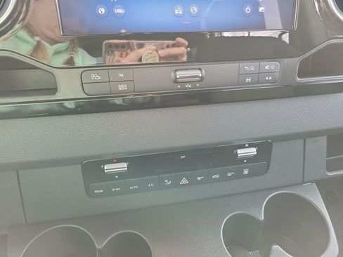 Used 2025 Mercedes-Benz Sprinter 2500 image 16