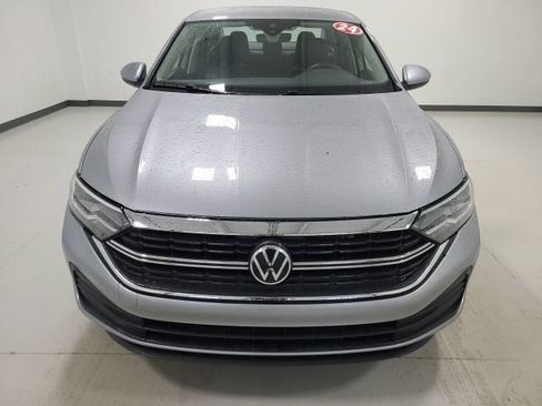 Used 2024 Volkswagen Jetta SE FWD image 31
