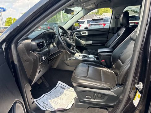 Used 2022 Ford Explorer XLT w/ Equipment Group 202A AWD/4WD image 18