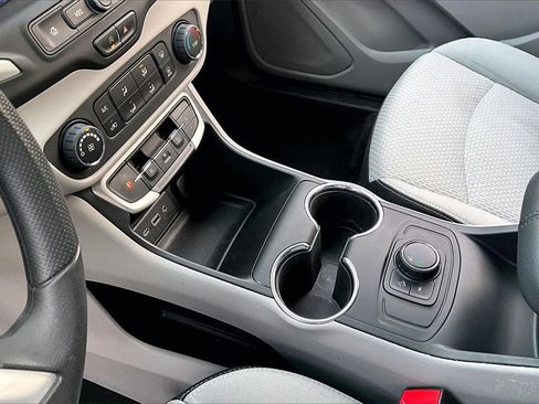 Used 2023 GMC Terrain SLE image 14