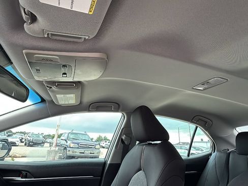 Used 2018 Toyota Camry LE FWD image 12