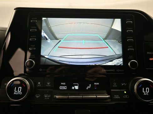 Used 2021 Toyota Highlander XSE FWD image 17