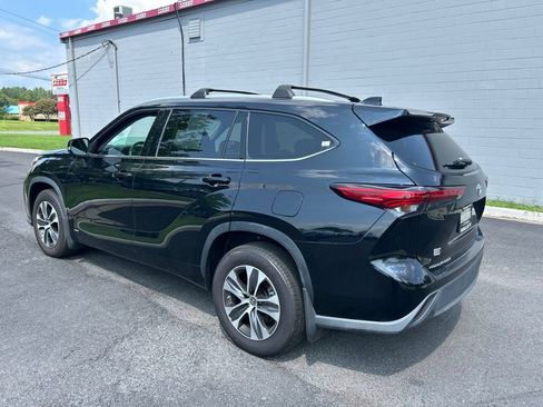 Used 2022 Toyota Highlander XLE AWD/4WD image 6