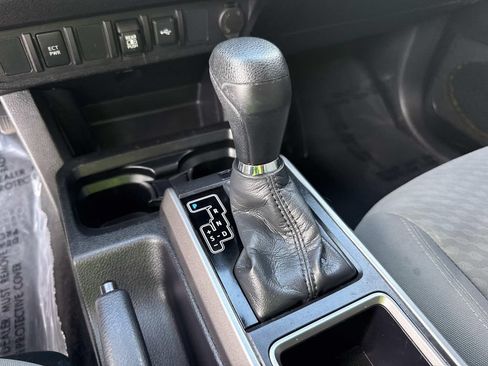 Used 2021 Toyota Tacoma SR5 RWD image 32