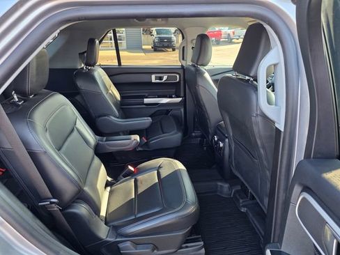 Used 2021 Ford Explorer XLT w/ Equipment Group 202A AWD/4WD image 13