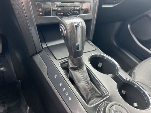 Used 2018 Ford Explorer XLT w/ Equipment Group 202A AWD/4WD image 22