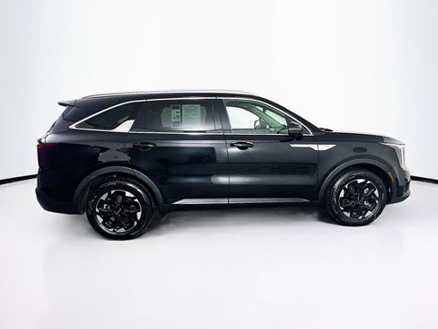 Used 2024 Kia Sorento S image 10