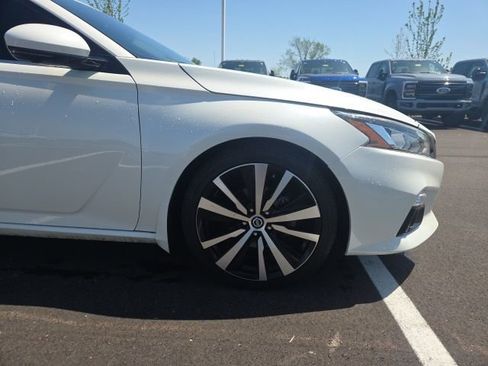 Used 2020 Nissan Altima 2.0 Platinum FWD image 4
