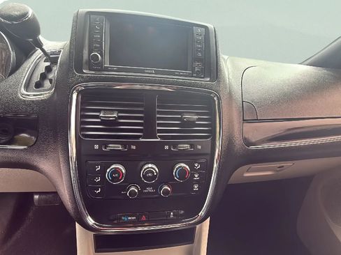 Used 2018 Dodge Grand Caravan SXT image 22