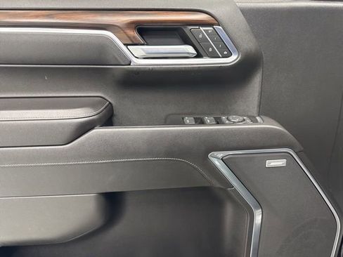 Used 2022 GMC Sierra 1500 SLT w/ SLT Premium Plus Package AWD/4WD image 9