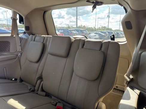 Used 2016 Chrysler Town & Country Touring image 22
