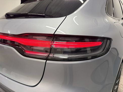 Certified 2025 Porsche Macan AWD/4WD image 33
