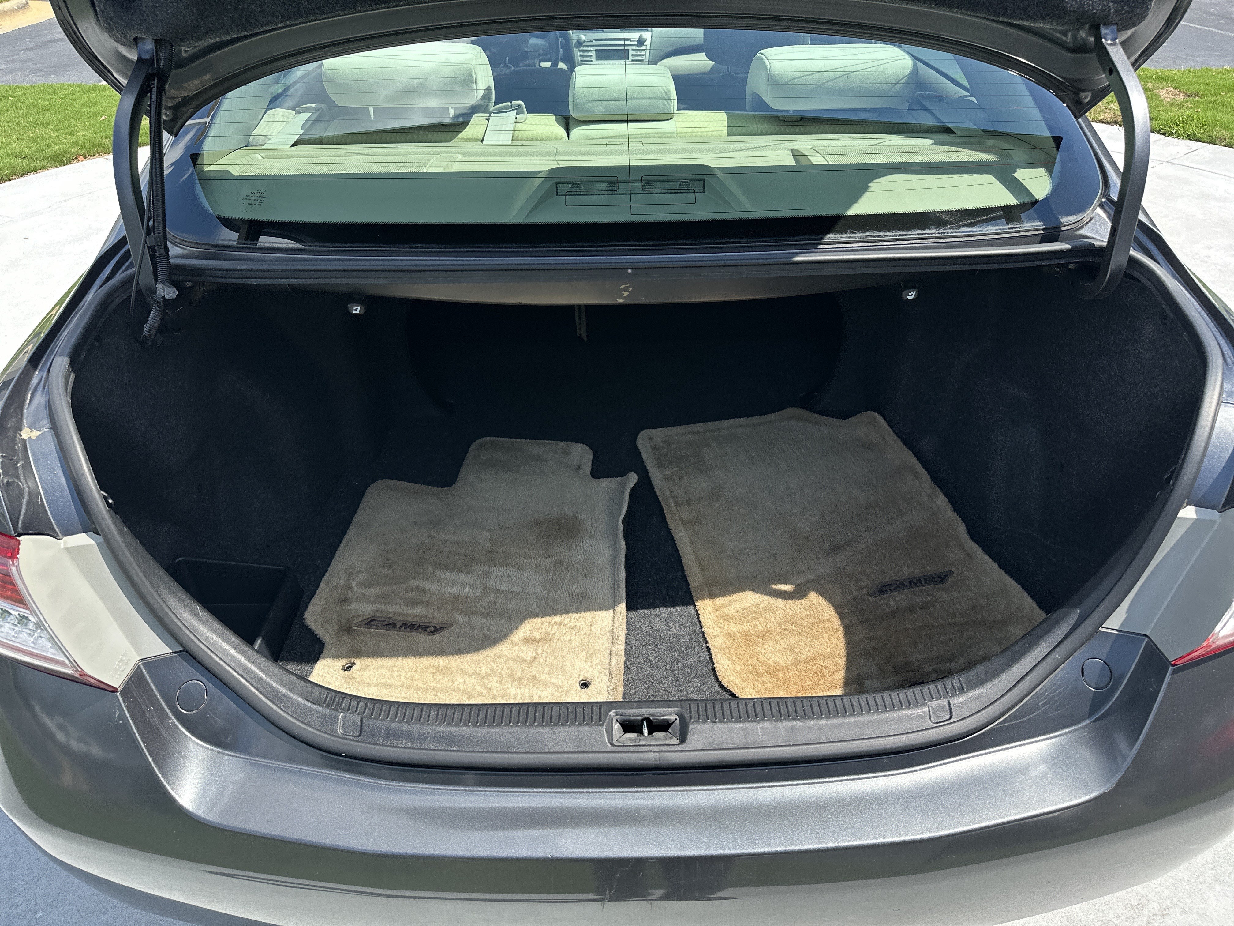 Used 2010 Toyota Camry LE FWD image 32