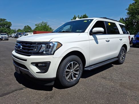 Used 2020 Ford Expedition XLT w/ Equipment Group 202A AWD/4WD image 3