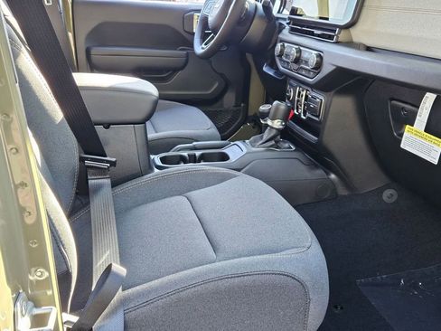 New 2025 Jeep Gladiator Sport image 27