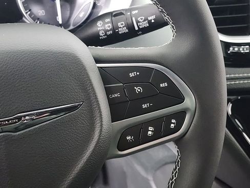 New 2026 Chrysler Pacifica Limited image 17