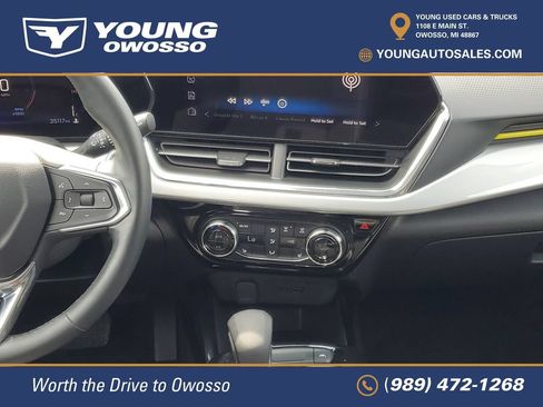 Used 2025 Chevrolet Trax LT w/ Driver Confidence Package FWD image 24