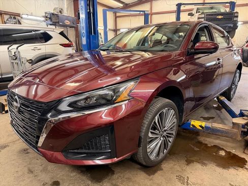 Used 2025 Nissan Altima 2.5 SL image 2