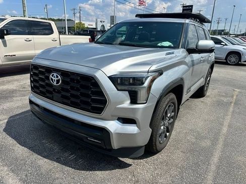 Used 2023 Toyota Sequoia Platinum AWD/4WD image 6