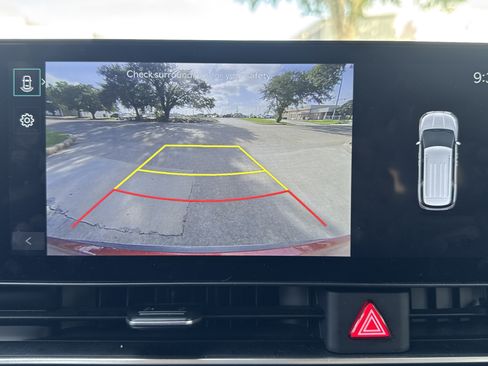 Used 2025 Kia Carnival FWD image 15