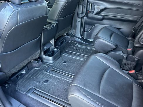 Certified 2025 Toyota Sienna XLE Woodland Edition AWD/4WD image 11