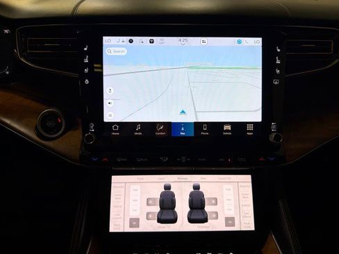 Used 2022 Jeep Grand Wagoneer Series III w/ Rear Seat Video Group 1 image 19