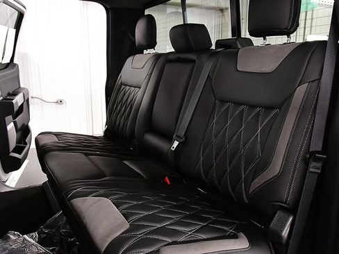 New 2026 Ford F250 Lariat w/ Black Appearance Package AWD/4WD image 32