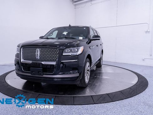 Used 2022 Lincoln Navigator Reserve image 32