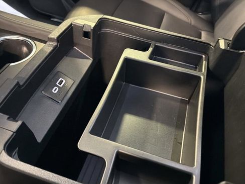 Used 2024 Chevrolet Suburban Z71 w/ Luxury Package image 34