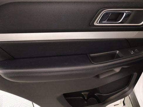 Used 2017 Ford Explorer XLT image 16