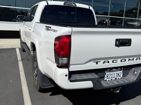 Used 2018 Toyota Tacoma TRD Sport w/ Technology Package image 5
