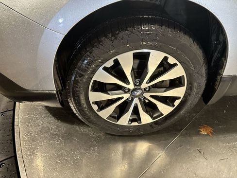 Used 2016 Subaru Outback 3.6R Limited image 10