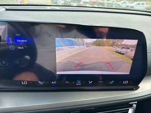 New 2026 Chevrolet Traverse LT w/ Sun and Wheel Package FWD image 17