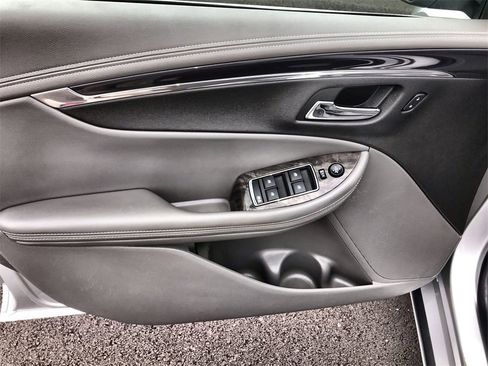 Used 2014 Chevrolet Impala LT image 13