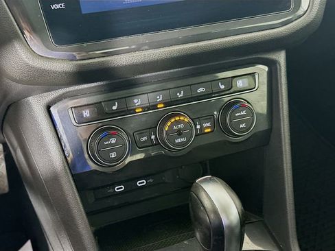 Used 2021 Volkswagen Tiguan SE w/ Panoramic Sunroof Package image 16