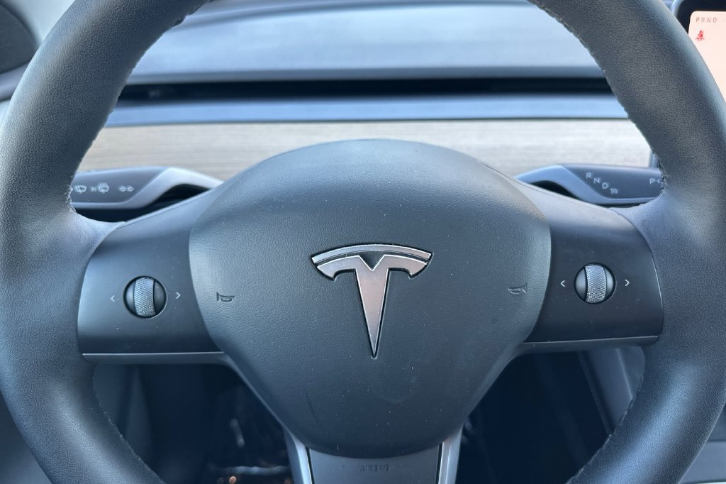 Used 2023 Tesla Model Y 2WD image 22