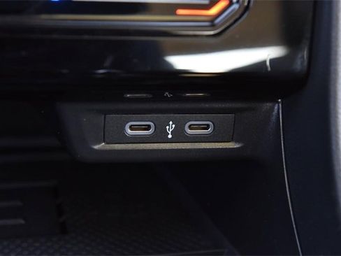 Used 2025 Volkswagen Jetta SE w/ Sunroof Package image 16