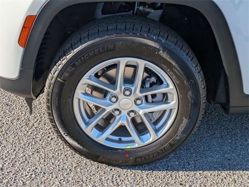 New 2025 Jeep Grand Cherokee Laredo image 13