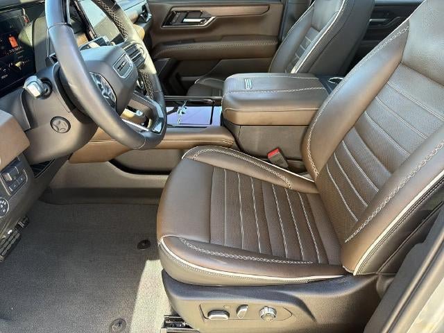 Used 2025 GMC Yukon Denali Ultimate AWD/4WD image 9