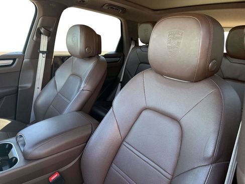 Used 2023 Porsche Cayenne Platinum Edition image 39