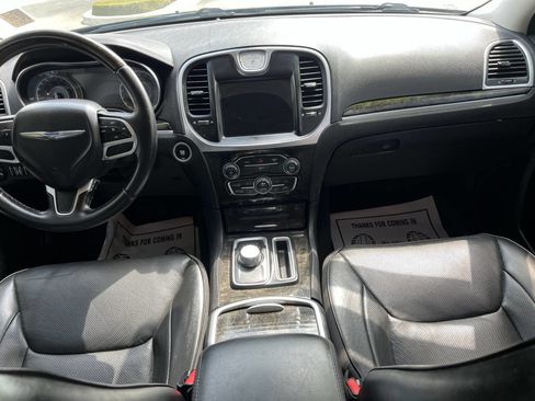 Used 2018 Chrysler 300 Limited image 19