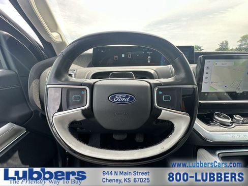 Used 2025 Ford Expedition Platinum AWD/4WD image 14