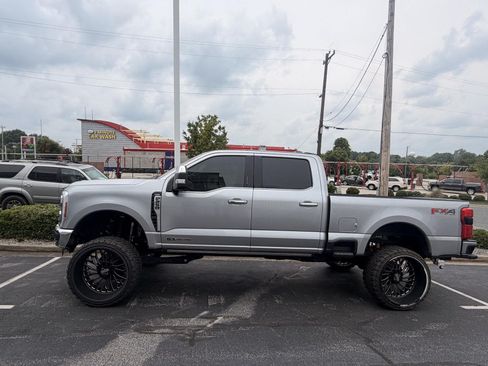 Used 2024 Ford F250 Lariat w/ Lariat Ultimate Package AWD/4WD image 4