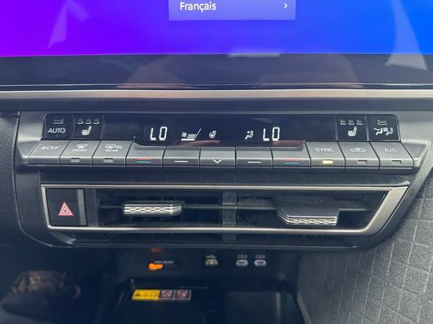 Used 2025 Toyota Camry XLE FWD image 18