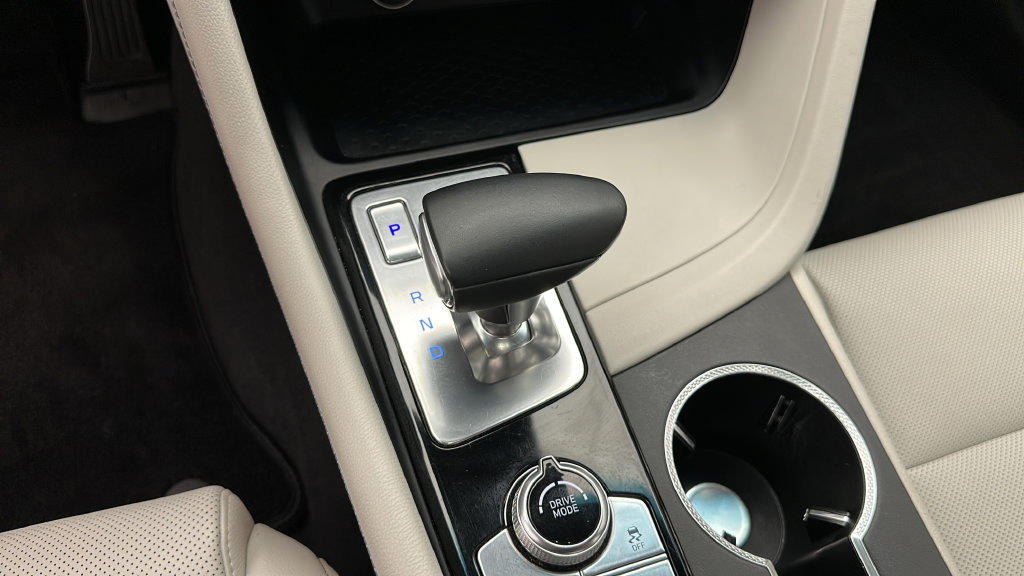Used 2025 Genesis G70 2.5T RWD image 19