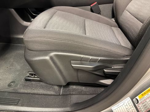 Used 2026 Chevrolet Equinox LT FWD image 24