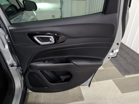 Used 2026 Jeep Compass Limited AWD/4WD image 24