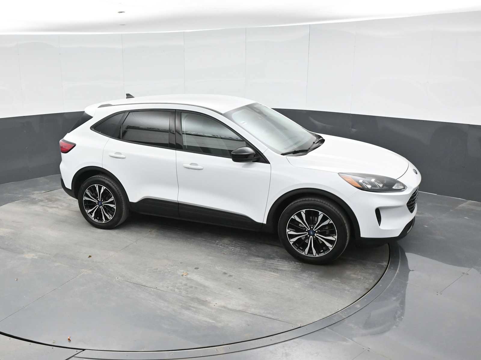 Used 2021 Ford Escape SE w/ SE Sport Appearance Package AWD/4WD image 18