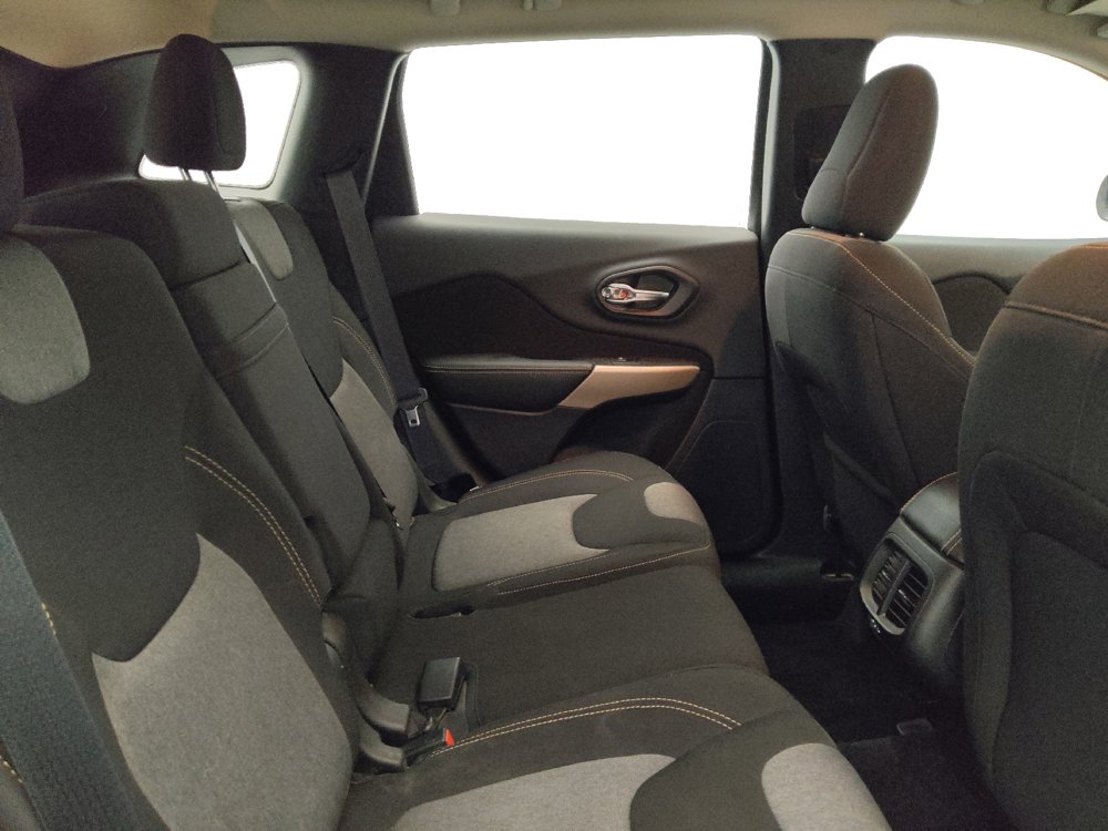 Used 2017 Jeep Cherokee Sport FWD image 19