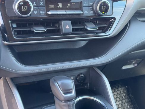 Used 2023 Toyota Highlander LE image 24